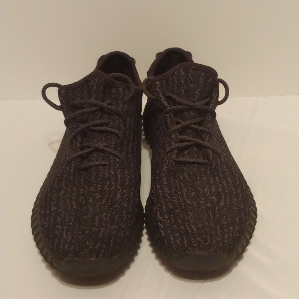 YEEZY YZY ADIDAS Pirate Black MENS
SIZE 11 Shoes
